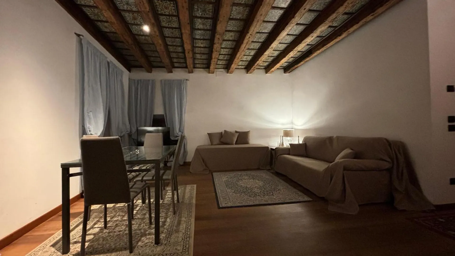 Appartamento Piazza Erbe Lodge Verona Italia