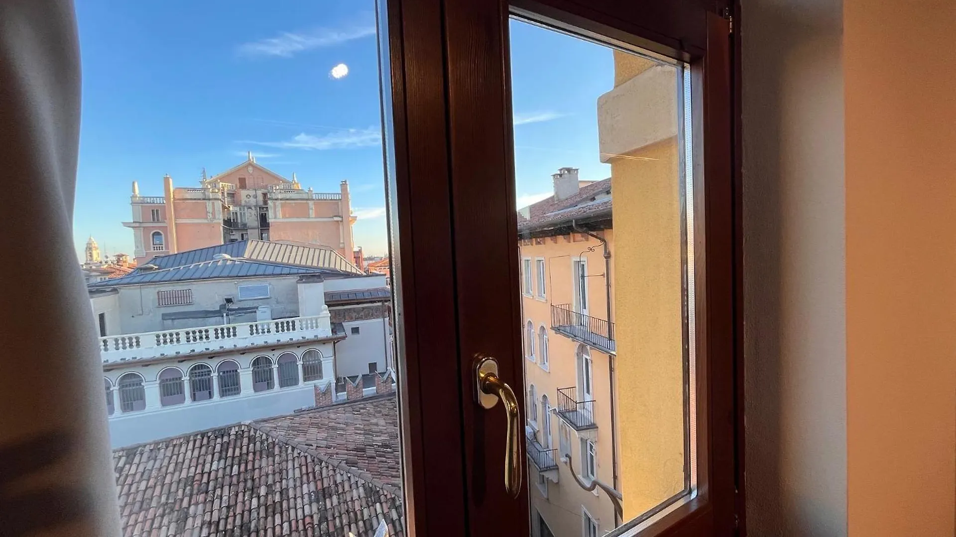 Piazza Erbe Lodge Verona Apartment
