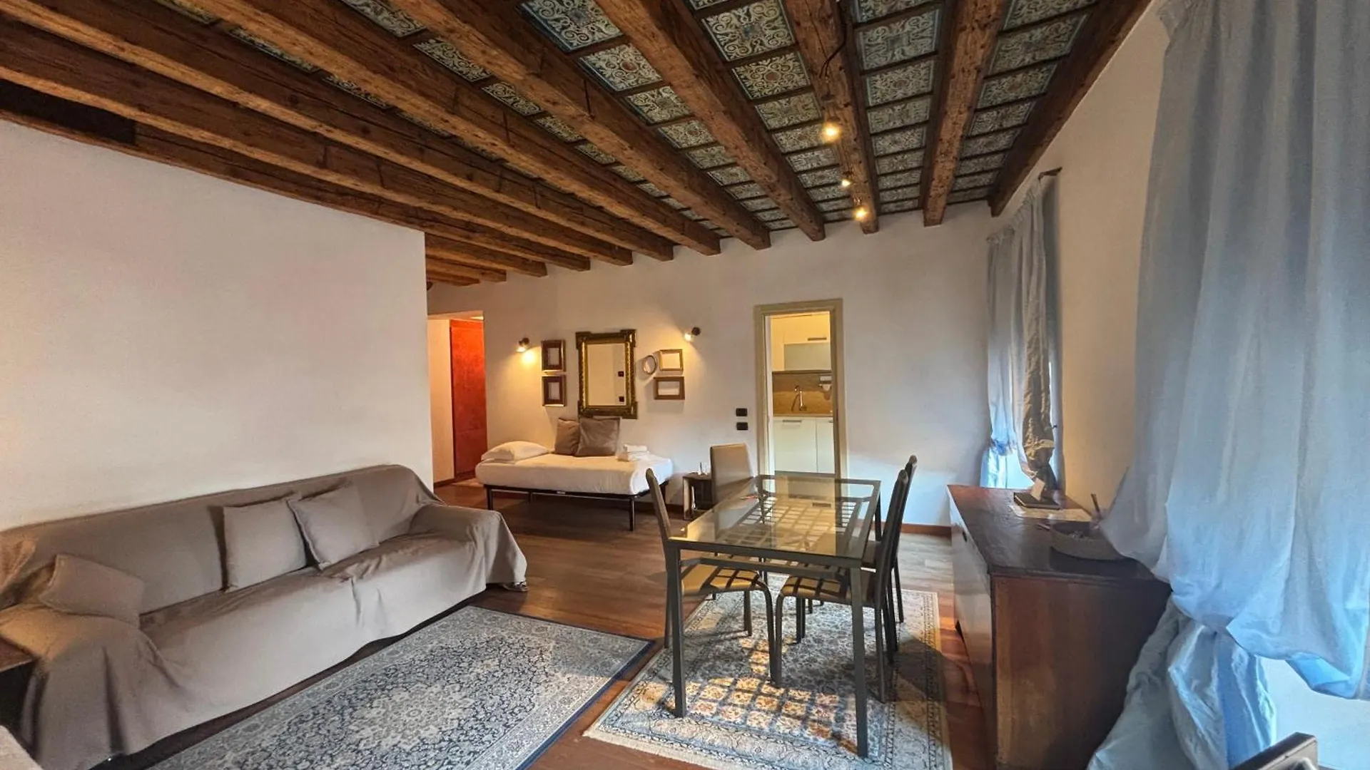 Piazza Erbe Lodge Verona Italia