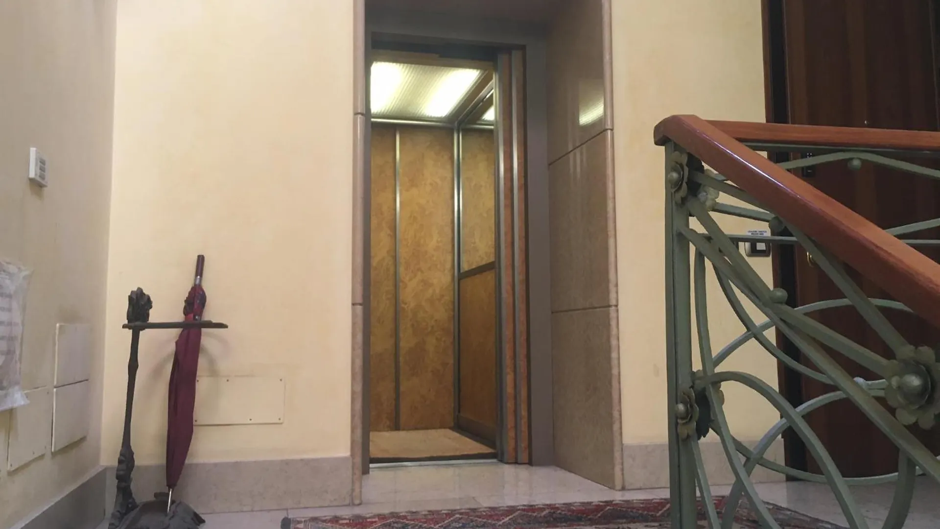Piazza Erbe Lodge Verona Apartmán
