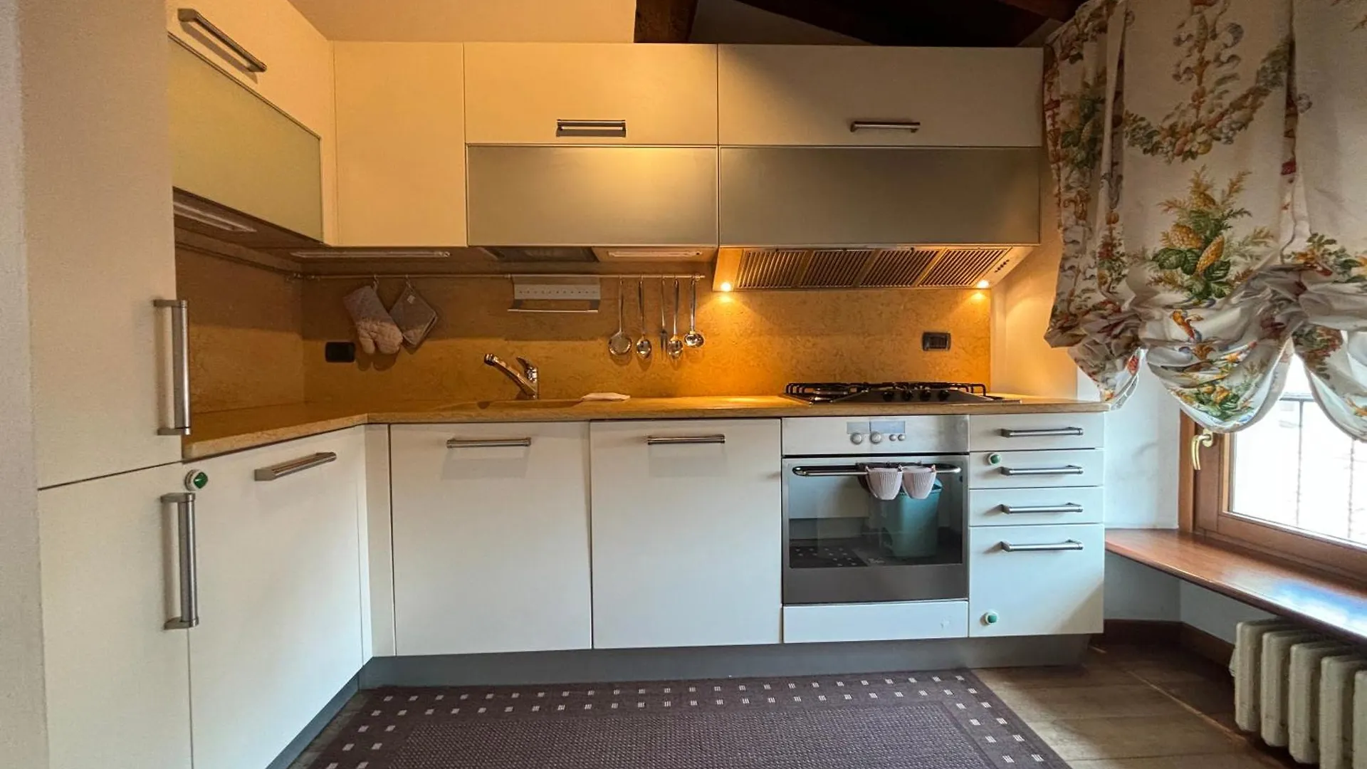 Piazza Erbe Lodge Verona Apartment