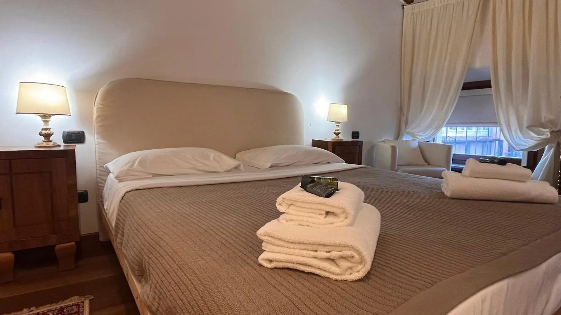 Piazza Erbe Lodge Verona 0*,  Italy
